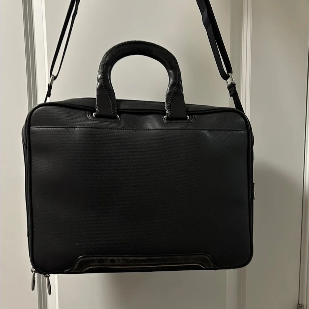Tumi Black Professional Briefcase with Durable Design
